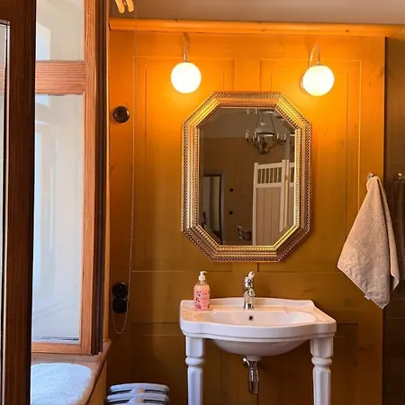 Alexandra, Boutique Old Town Appartement *